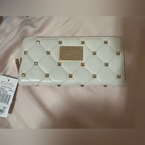 Michael Kors vanilla Wallet with Gold Zipper
